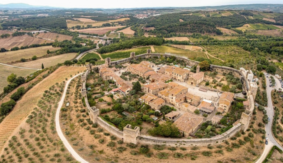 he intact medieval walls of Monteriggioni, the fortress village that inspired a passage in Dante's Inferno