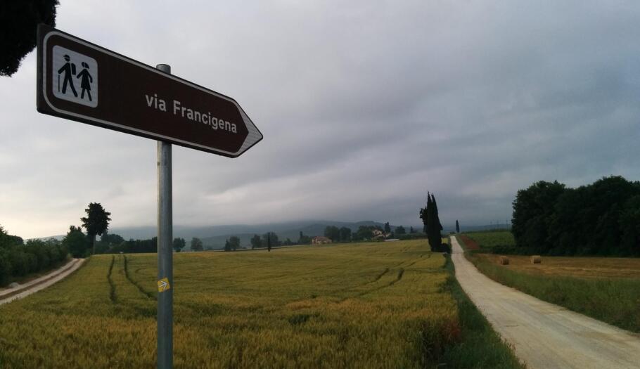 a sign showing the path on the via francigena route